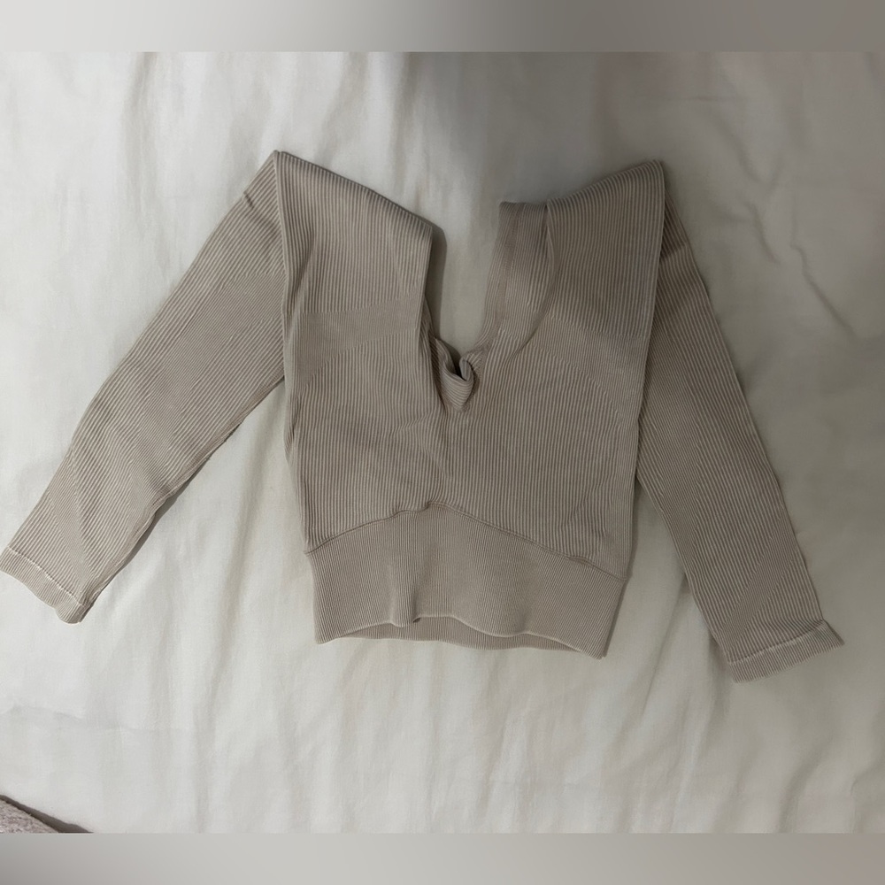 Beige workout set - Picture 7 of 9